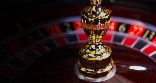 Roulette wheel from the 1xBet casino lobby